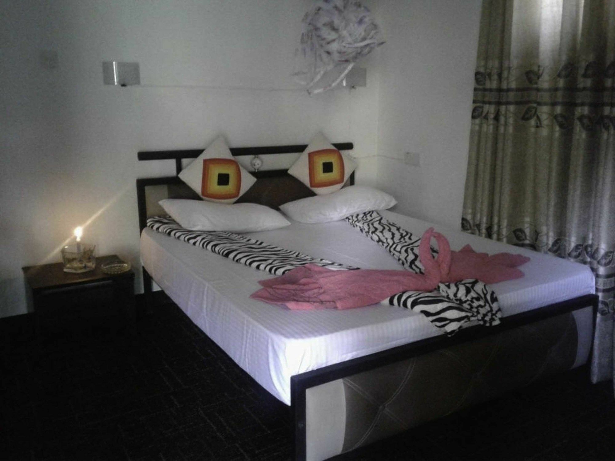 Ella Pine Village Extérieur photo